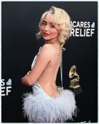 Imagem recente de sabrinacarpenter