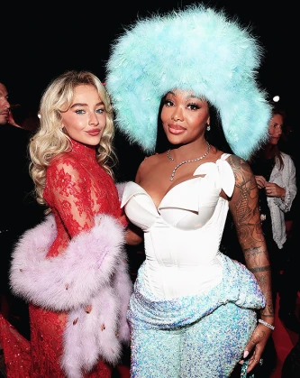 Imagem recente de sabrinacarpenter