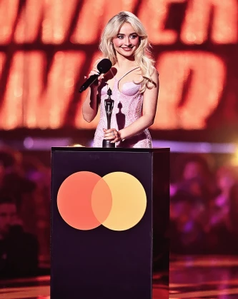 Imagem recente de sabrinacarpenter