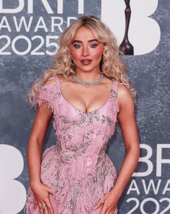 Imagem recente de sabrinacarpenter