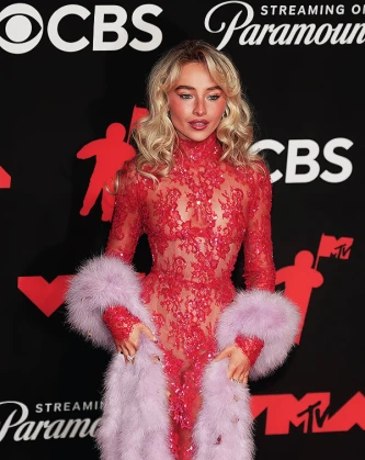 Imagem recente de sabrinacarpenter