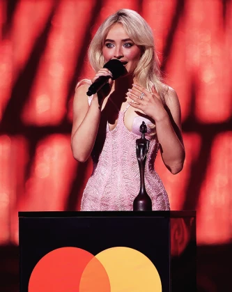 Imagem recente de sabrinacarpenter