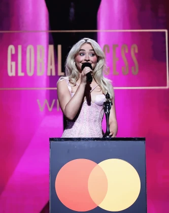 Imagem recente de sabrinacarpenter