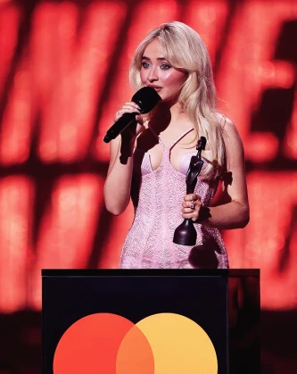 Imagem recente de sabrinacarpenter