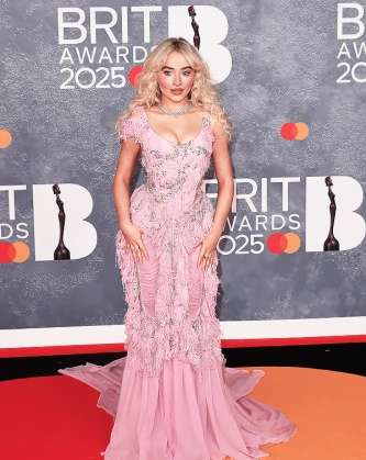 Imagem recente de sabrinacarpenter