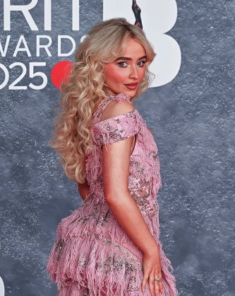 Imagem recente de sabrinacarpenter