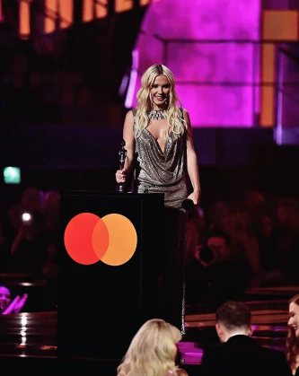 Imagem recente de sabrinacarpenter