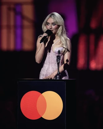 Imagem recente de sabrinacarpenter