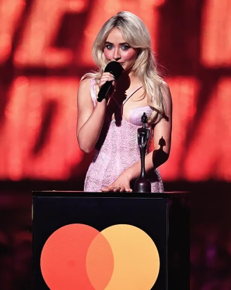 Imagem recente de sabrinacarpenter