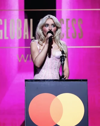 Imagem recente de sabrinacarpenter