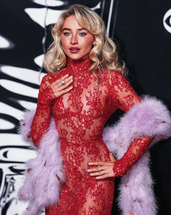 Imagem recente de sabrinacarpenter