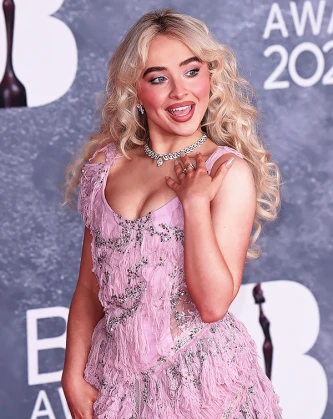 Imagem recente de sabrinacarpenter