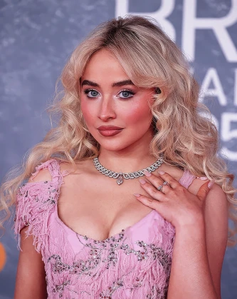 Imagem recente de sabrinacarpenter