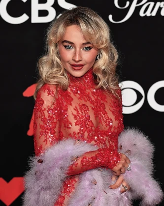 Imagem recente de sabrinacarpenter