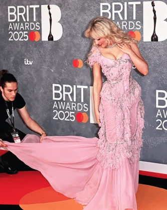 Imagem recente de sabrinacarpenter