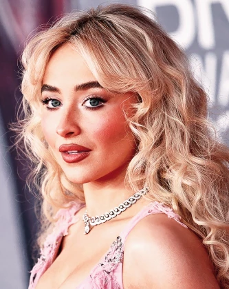 Imagem recente de sabrinacarpenter