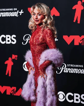 Imagem recente de sabrinacarpenter