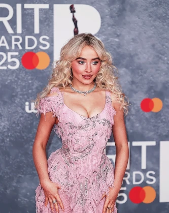 Imagem recente de sabrinacarpenter