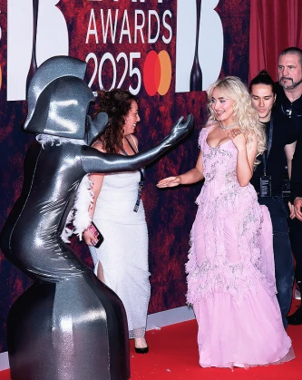 Imagem recente de sabrinacarpenter