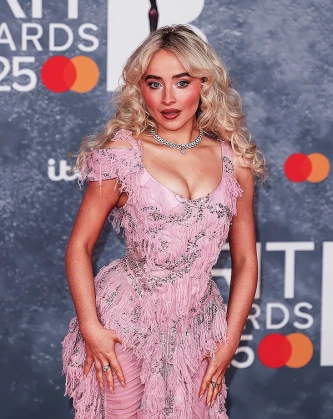 Imagem recente de sabrinacarpenter