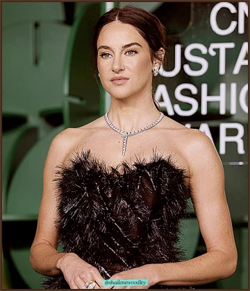 Imagem recente de shailenewoodley