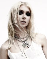 Imagem recente de taylormomsen