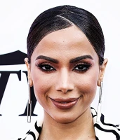 Imagem recente de _anitta