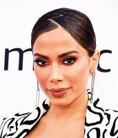 Imagem recente de _anitta