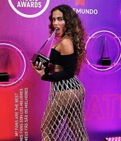 Imagem recente de _anitta