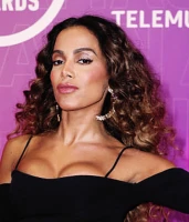 Imagem recente de _anitta